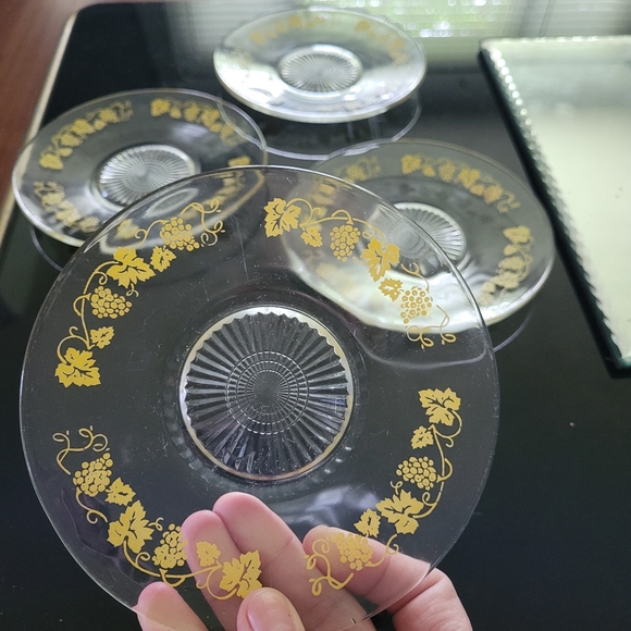 Vintage Anchor Hocking dessert plates with yellow vineyard pattern - Picture 7 of 10